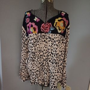 EMBROIDERED FLORAL PRINT TOP